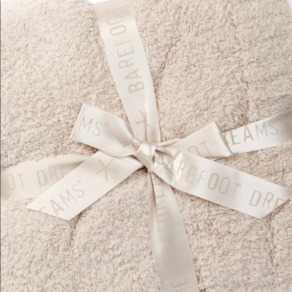 NWT! Barefoot Dreams Blanket